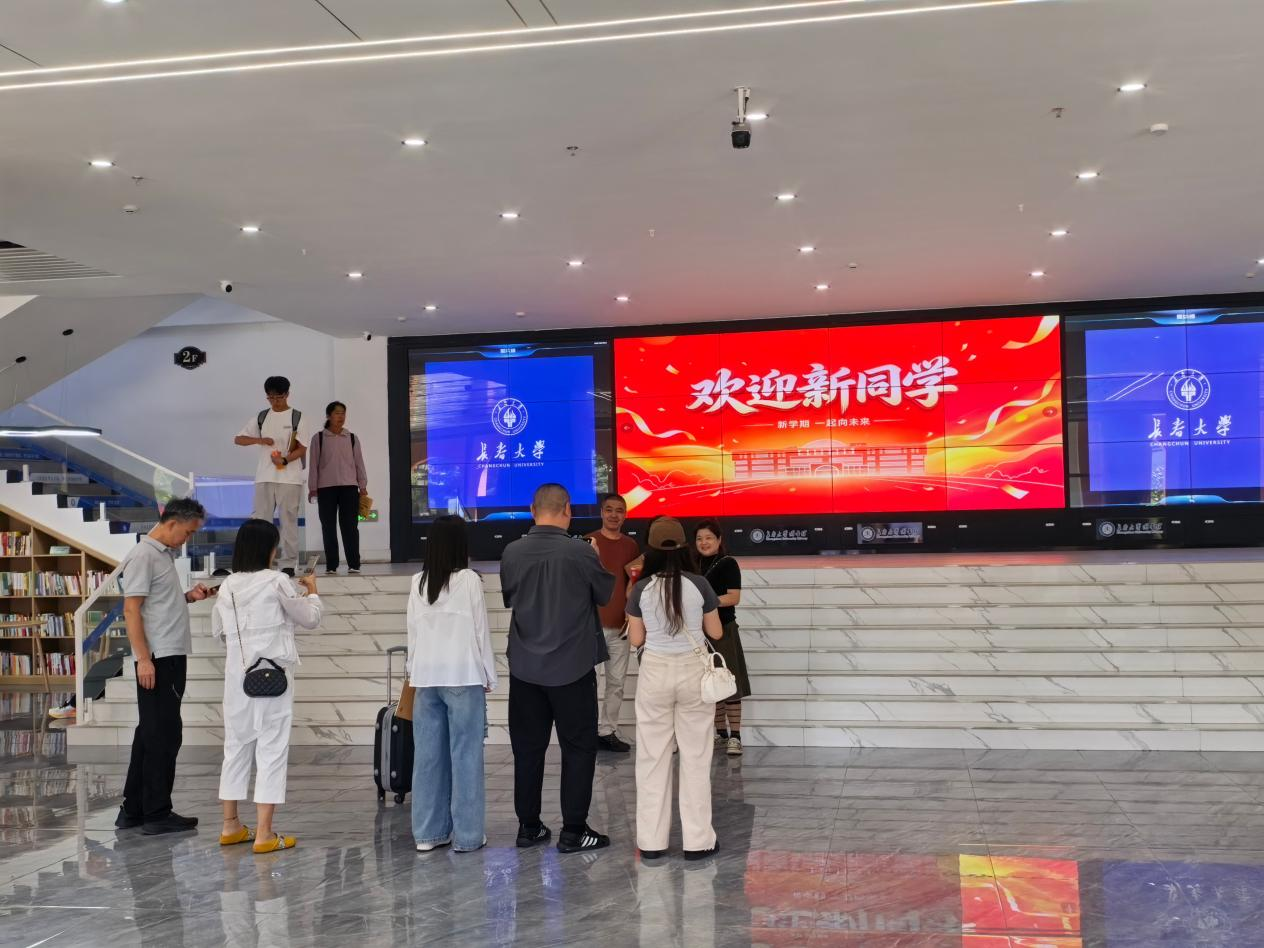 萌新入馆启新程 书香献礼迎新生-长春大学图书馆